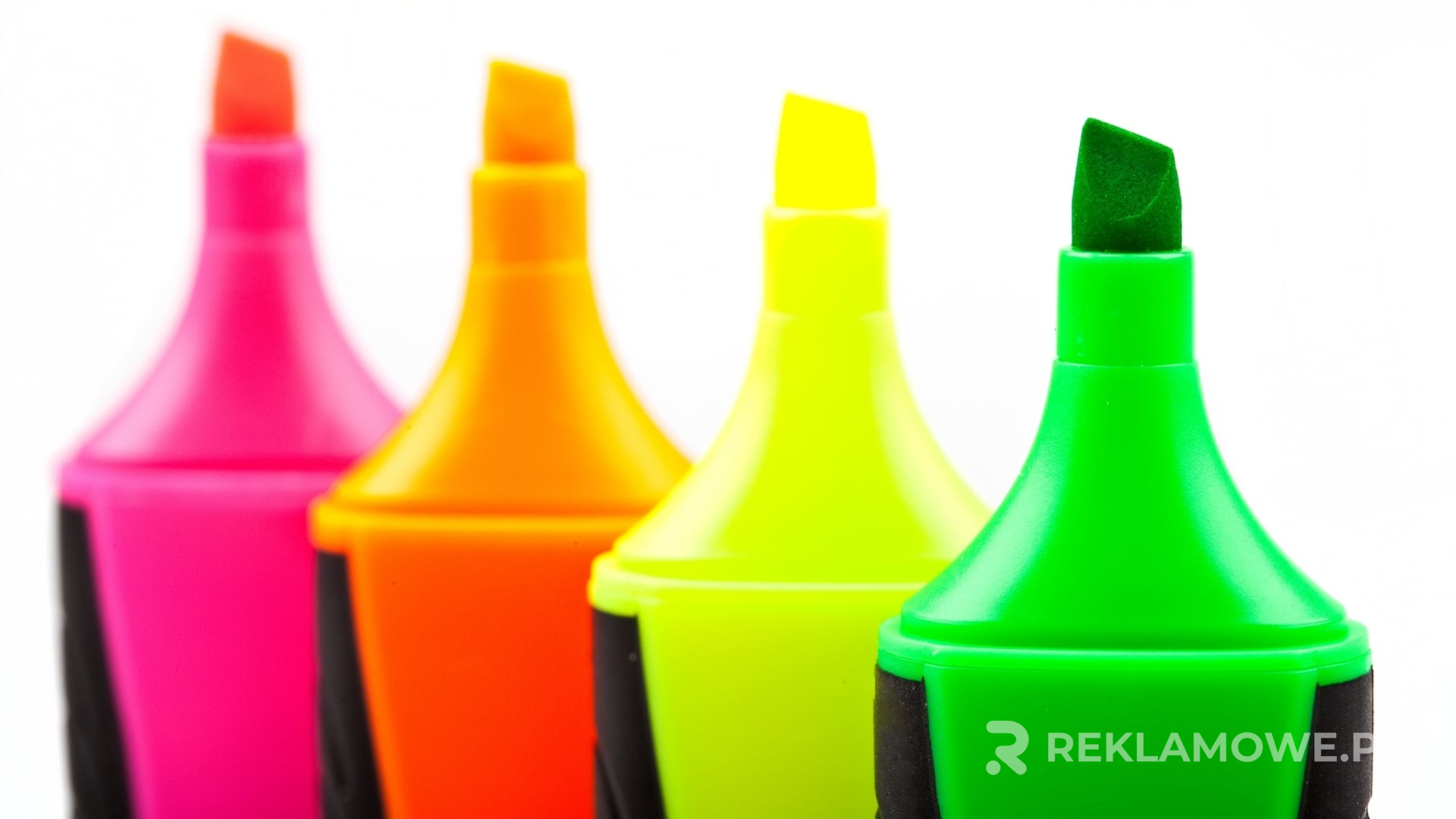 Efektywne markery reklamowe na zewnątrz