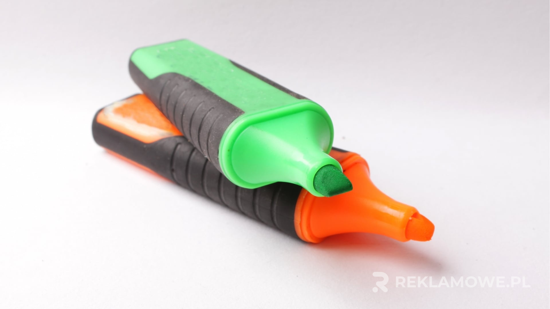 Różne rodzaje markerów reklamowych